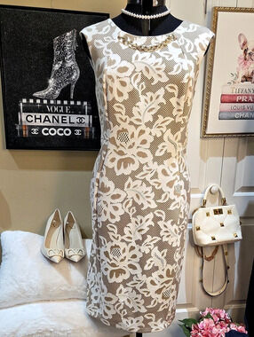 Nwot 12 Enfocus Studio Floral Lace Midi Dress With Front  Gold Chain